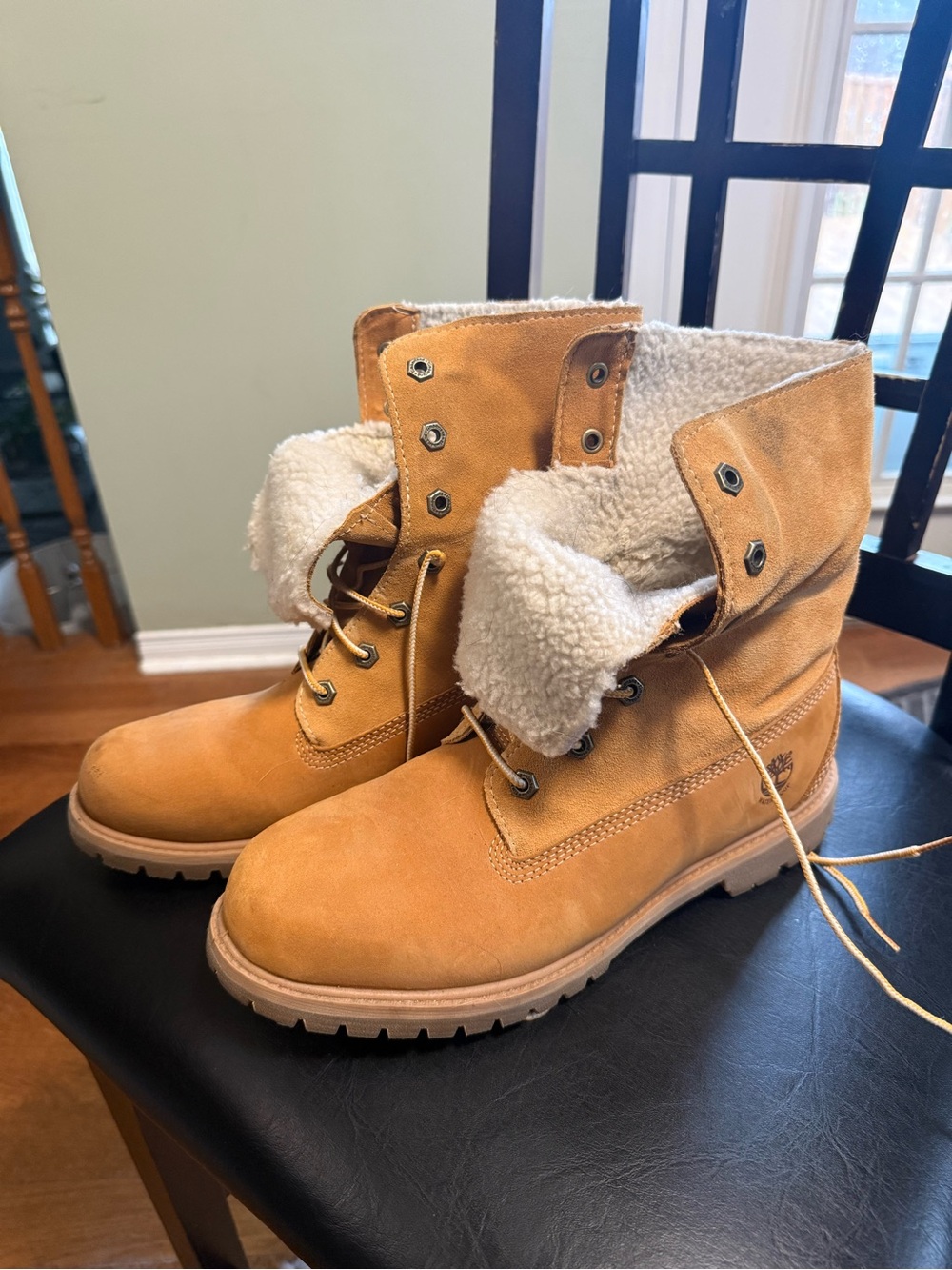 Women's Timberlands Tan Sherpa-Lined Lace-Up Winter Boots